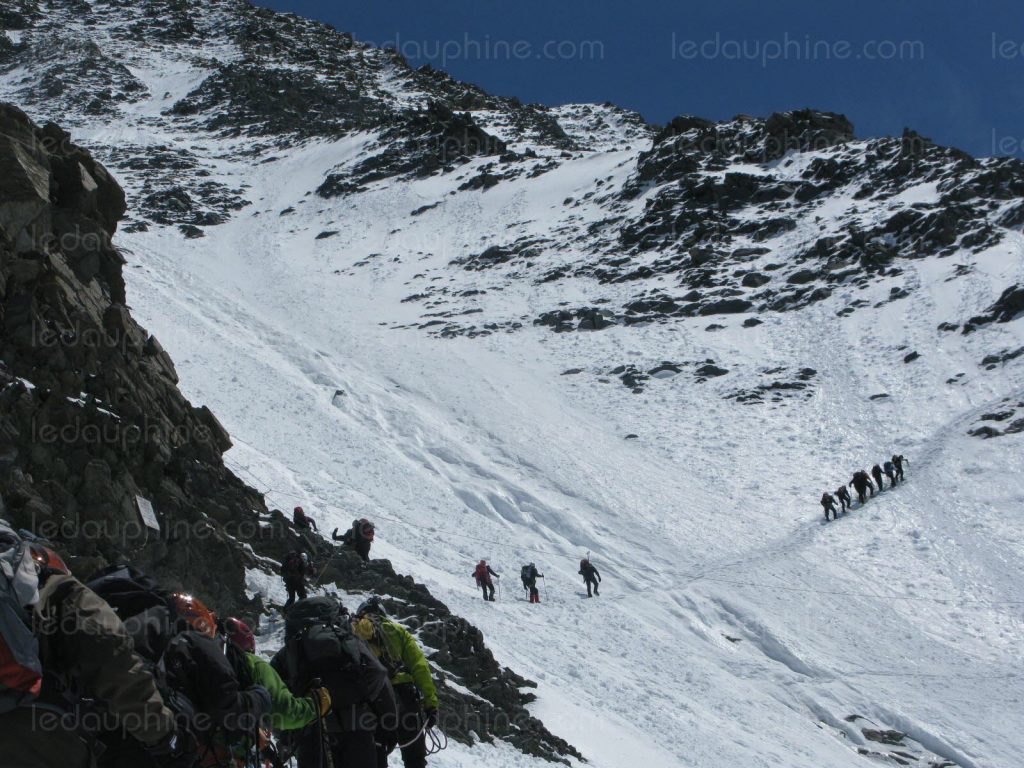 Photos du couloir issue de http://s-www.ledauphine.com/images/C0AB2C22-95D4-4290-8E7B-D181637DC4A6/LDL_V0_12/archives-le-dl-1394017958.jpg